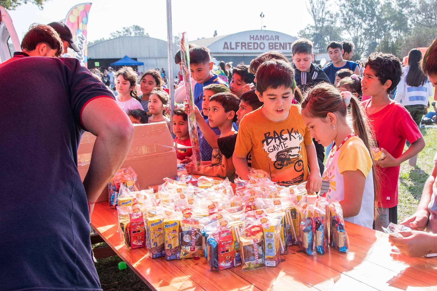 Merienda solidaria entregada a los chicos